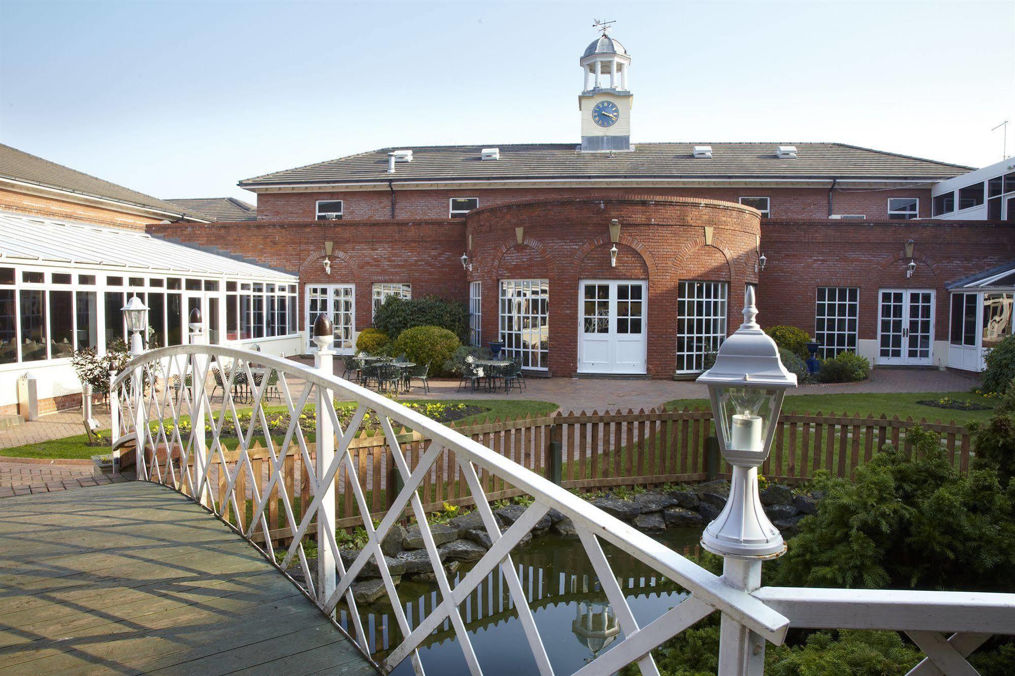 Ewloe Village Hotel Chester St David'S מראה חיצוני תמונה
